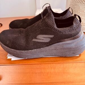 Sketchers go walk shees